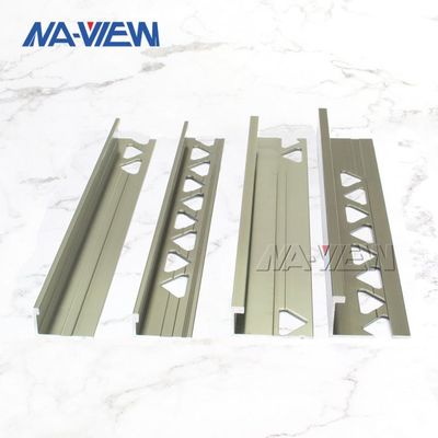 Antivari di alluminio Backsplash ha finito la disposizione dell'angolo del bordo delle mattonelle